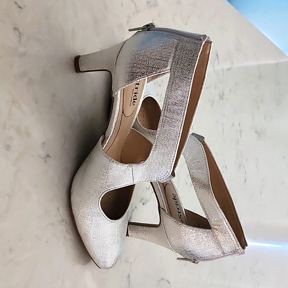 Giovanna 2 life stride silver 8 wide heels